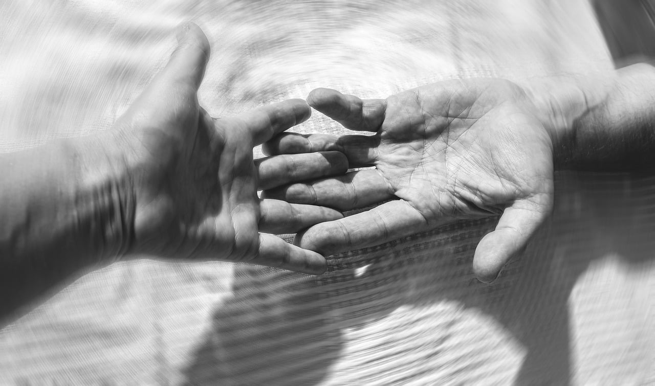 palms together 7662124 1280 (1)